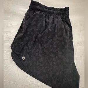 LULULEMON Hotty Hot 4in short